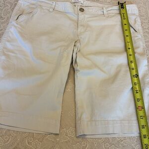 Hollister Cream Jr's 11 Bermudas (low profile)